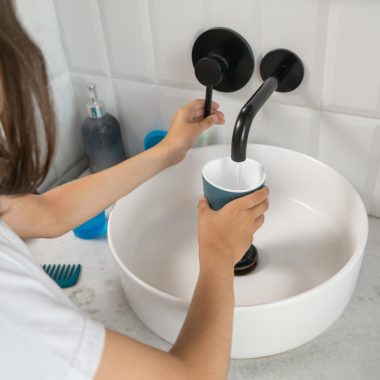 Merită să investești mai mult într-o baterie de lavoar scumpă?