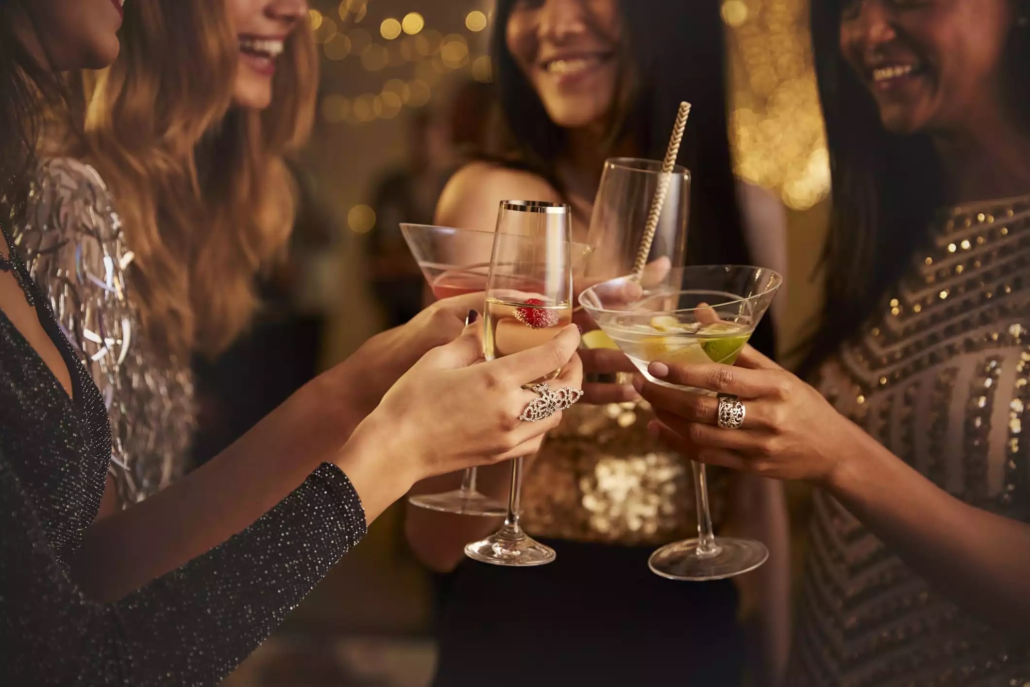 Cum poate fi conturata o tinuta pentru o petrecere cocktail de iarna?